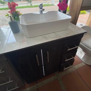 MUEBLE DE BAÑO CON FORMICA COLOR TABACCO