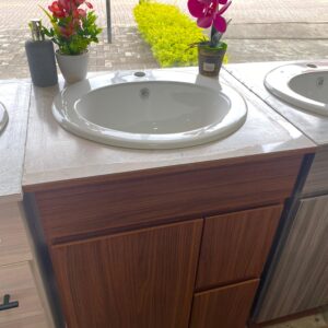 MUEBLE DE BAÑO CON FORMICA COLOR PIGNETTO